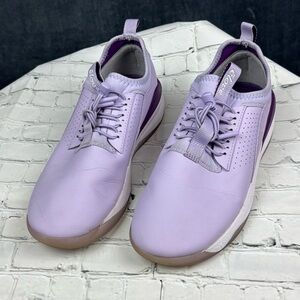 Clove (With Love) Women’sNursing sneakers — fluid resistant sz 9